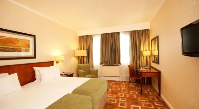 Четырёхместный номер Standard Garden Court OR Tambo International Airport