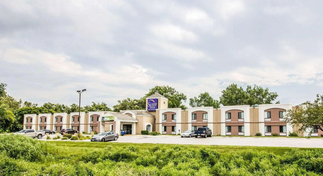 Кровать в общем номере Sleep Inn & Suites Omaha Airport