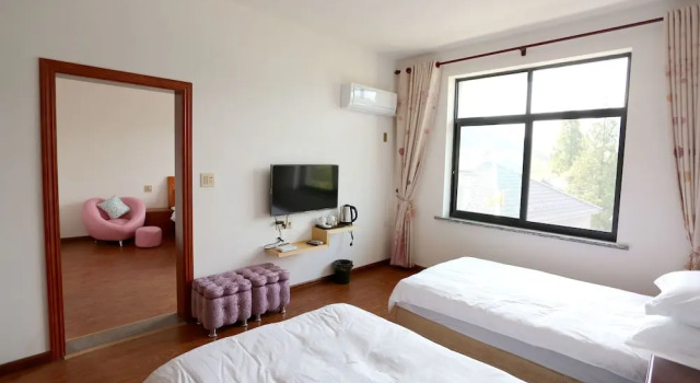 Fleeting Time, Book Hotel Deqing 