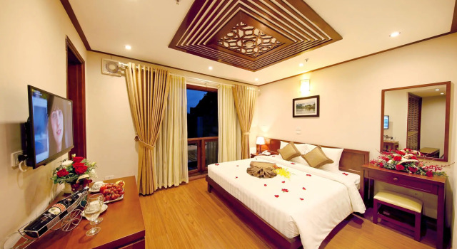 Двухместный номер Standard с балконом Hanoi Nostalgia Hotel & Spa