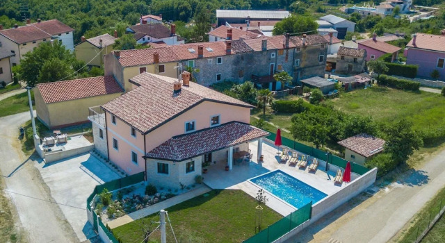 Коттедж Villa in Brtonigla with Private Pool