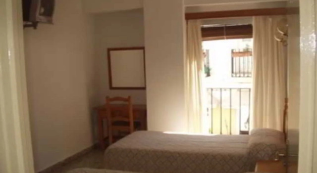 Hostal Paco Marbella, Забронировать Хостел Хостелы Марбелья, рядом с Плаза Де Лос Нараньйос, Хостел