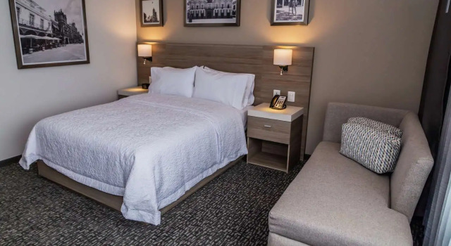 Люкс Hampton Inn & Suites By Hilton Puebla