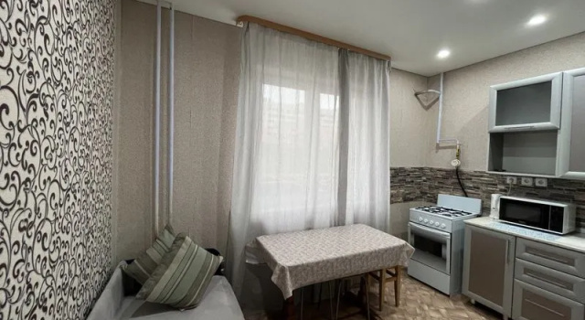 Apartments Live Here, district Entuziastov, bld.1, Đặt Căn hộ Khách sạn ở Ural có chỗ đỗ xe, Bãi đậu xe