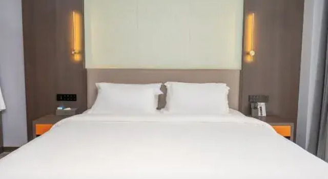 Люкс Deluxe Yilai Hotel (Liling No. 1 Middle School No. 1 Riverside Scenic Area)
