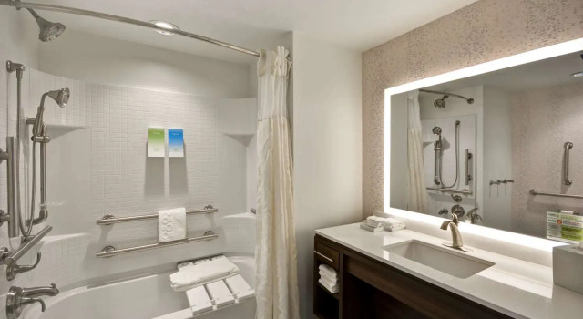 Люкс Home2 Suites by Hilton Perrysburg Levis Commons Toledo