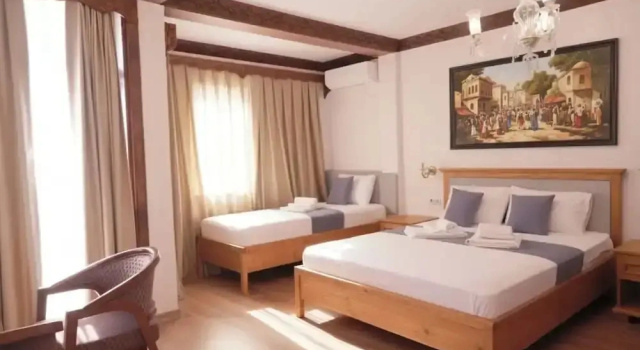 Komfortowy trzyosobowy pokój i balkonem DuruHanımKonağı