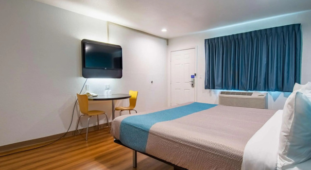 Motel 6-San Bernardino, CA - Downtown, Забронировать Мотель Сан-Бернардино штат Калифорния