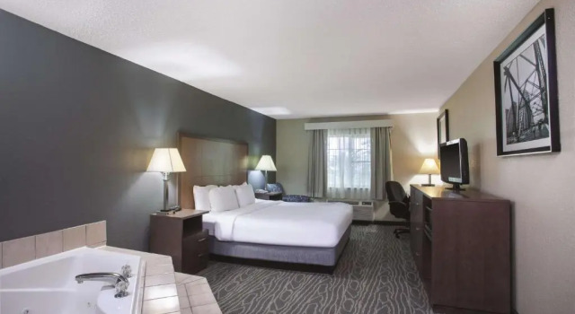 Двухместный люкс Deluxe La Quinta Inn by Wyndham Richmond South