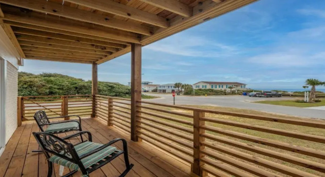 Люкс The Beach House at Oak Island by North State Hospitality