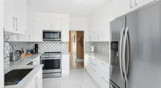 HeritageMTL - Waterfront, Parking, Airport, Sleeps 15, Забронировать Отель Монреаль провинция Квебек