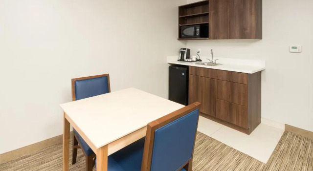 Люкс с 2 комнатами Holiday Inn Express & Suites - Portage by IHG