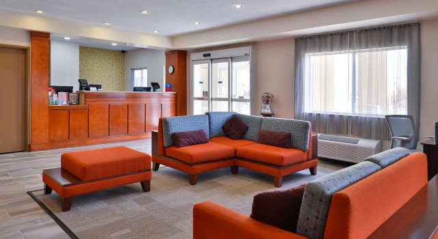 Best Western Ottumwa Inn & Suites, Varaa Hotelli Hotellit Iowa uima-altaalla, Uima-allas