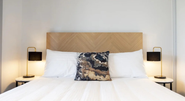 Апартаменты с балконом Amica Serviced Apartments