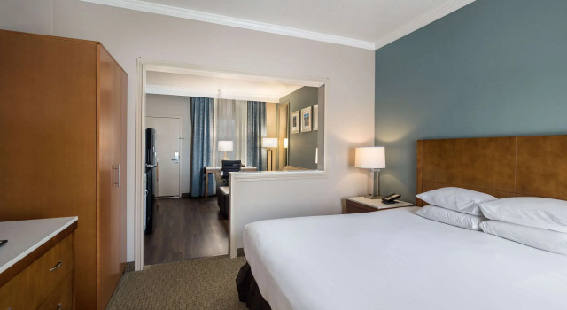 MainStay Suites Orange County John Wayne Airport, Забронировать Отель Санта-Ана Disneyland California