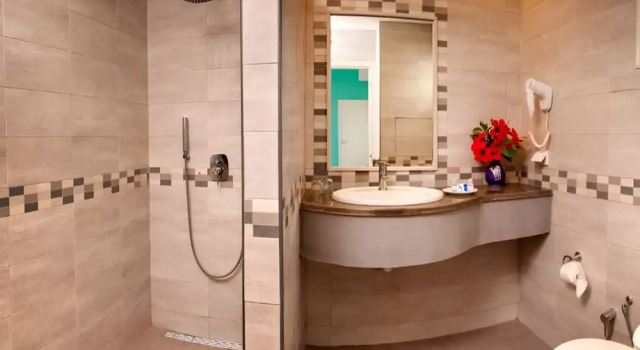 Трёхместный номер Standard с балконом и с видом на море Golden Tulip Président Hammamet