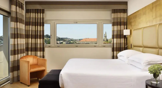 Полулюкс с балконом FH55 Med Executive Hotel