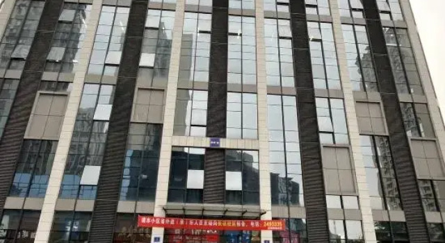 Yinian Homestay (Railway), Varaa Hotelli Hotellit Sichuan pysäköinnillä, Pysäköinti