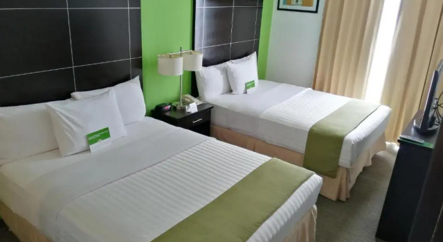 Четырёхместный номер Deluxe La Quinta by Wyndham Puebla Palmas Angelopolis