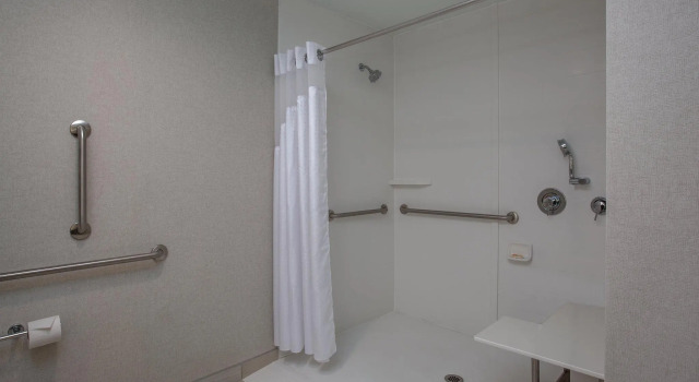 Клубный номер Deluxe Holiday Inn Cleveland Clinic by IHG