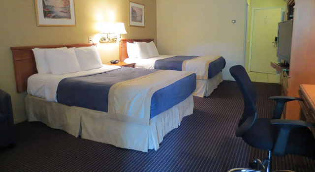 Четырёхместный номер Standard Super 8 by Wyndham Gananoque - Country Squire Resort