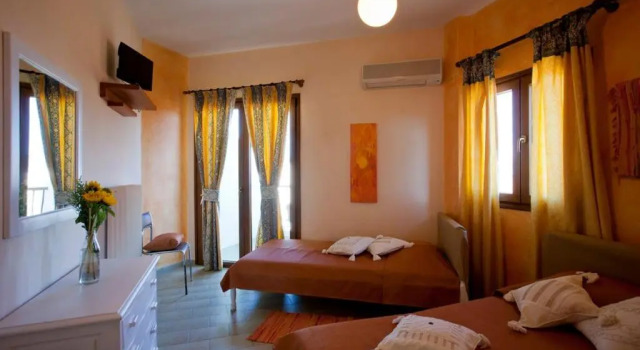 Standard Triple room with balcony and with view Polydor