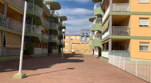 Апартаменты Apto con piscina en la playa cerca de VLC con AC