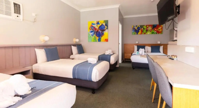 Двухместный номер Standard с видом на бассейн Midlands Motel
