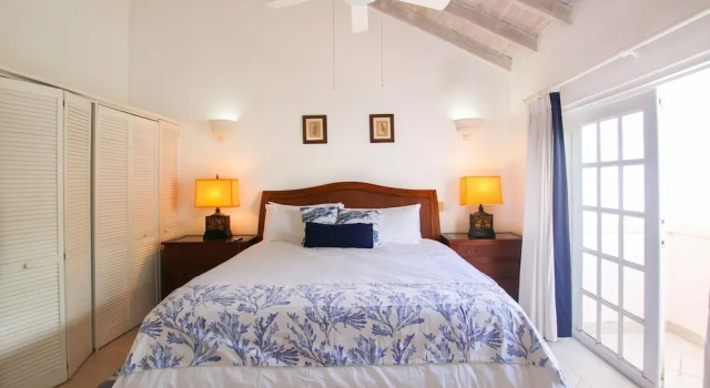 Relax Poolside At This Stylish Townhouse - Porters Gate 24 by BSL Rentals, Prenota Casa vacanze Hotel a Saint James con piscina, Piscina