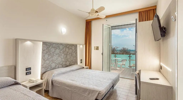 Четырёхместный номер Standard с видом на море Hotel Torino