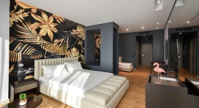 Трёхместный номер Luxury с балконом Flamingo Hotel