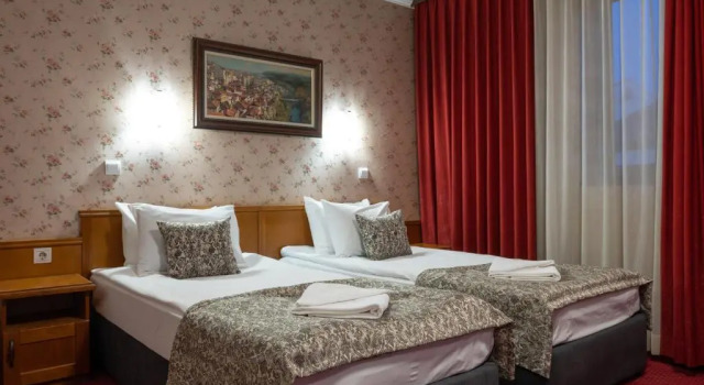 Полулюкс Real Hotel