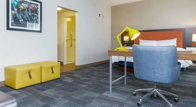 Одноместный люкс Hampton Inn & Suites Morgantown / University Town Centre
