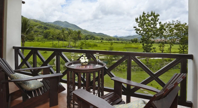Полулюкс Santi Resort & Spa