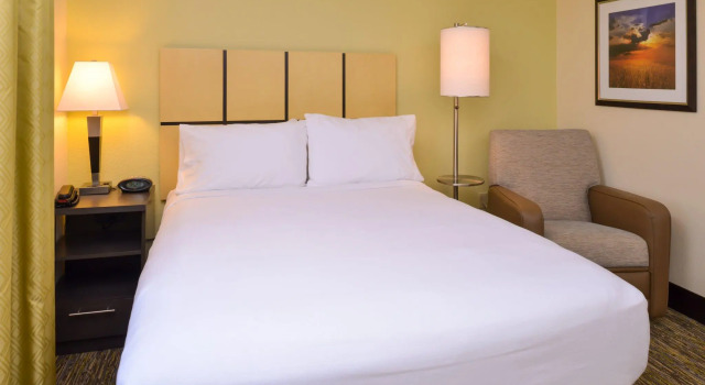 Двухместный люкс Candlewood Suites Bloomington-Normal