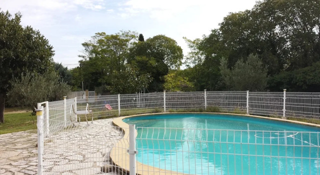 Le Mazet Camplanier Nimes, Rezerwuj Hotel Nimes Gard