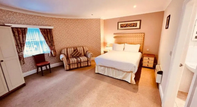 Номер Executive Crown Hotel - Stone, Near Stoke-On-Trent by OYO