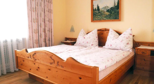 B&B Haus Seethaler, Prenota Bed & breakfast Hotel a Tirolo con parcheggio, Parcheggio