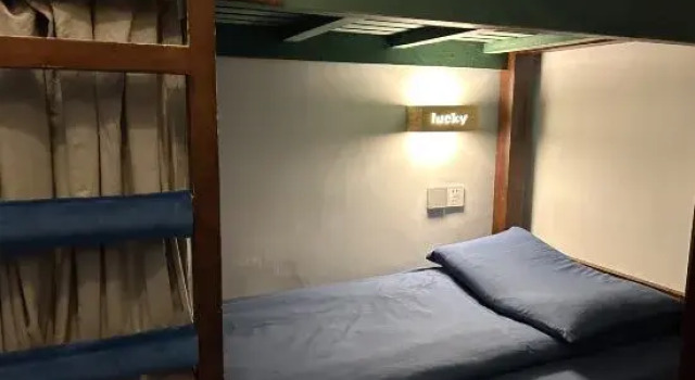 Кровать в общем номере (женский номер) Dacheng Xiaoyuan Hostel (Zhengzhou High-speed Railway East Station MixC Store)