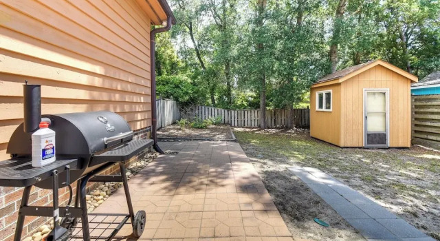 Коттедж с 3 комнатами с балконом Walk to North Myrtle Beach: Family-friendly Home!