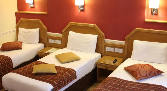 Трёхместный номер Standard Harcourt Hotel