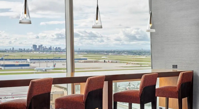 Четырёхместный номер Standard Calgary Airport Marriott In-Terminal Hotel