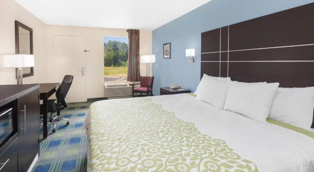Люкс Deluxe Days Inn by Wyndham Newberry South Carolina