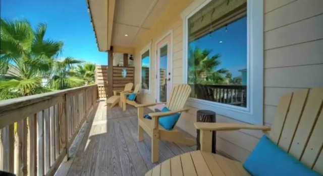 Коттедж 2 Homes in Las Palmeras by Avantstay Sleeps 18, Resort Pool + Private Patio Walk to Town, Golf Cart Zone