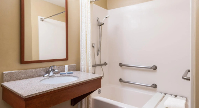 Двухместный люкс Candlewood Suites LAX Hawthorne by IHG