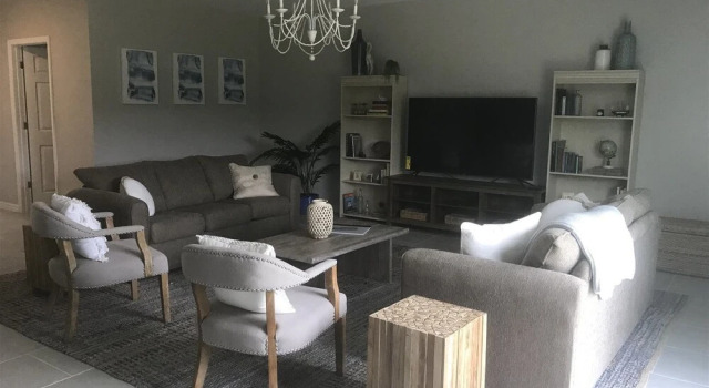Fabulous Brand New 4 Bed Home Near To Disney 497, Book Feriehus Hoteller i Four Corners med pool, Swimmingpool
