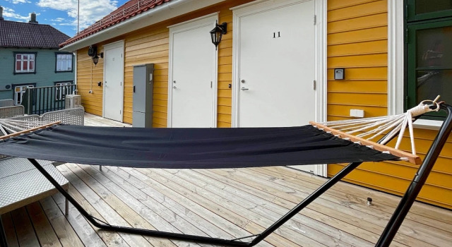 Апартаменты с 2 комнатами с видом на город Vibrant Apartment on Bustling Street, Above a Restaurant - Perfect for Tourists,