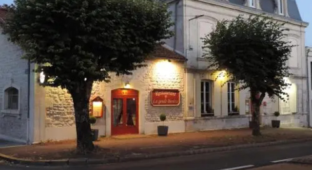 Hotel Restaurant - La Goule Beneze, Rezerwuj Hotel Hotele w Charente-Maritime z parkingiem, Parking