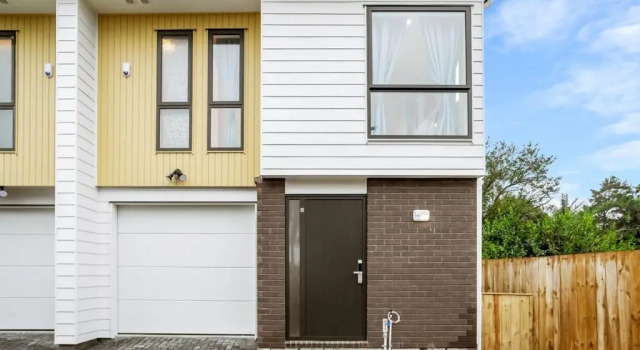 Апартаменты Gorgeous Three Bedroom Home with Free Parking