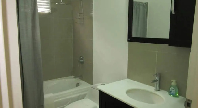 Вилла Comfort Caymanas Adrian's Vacation House